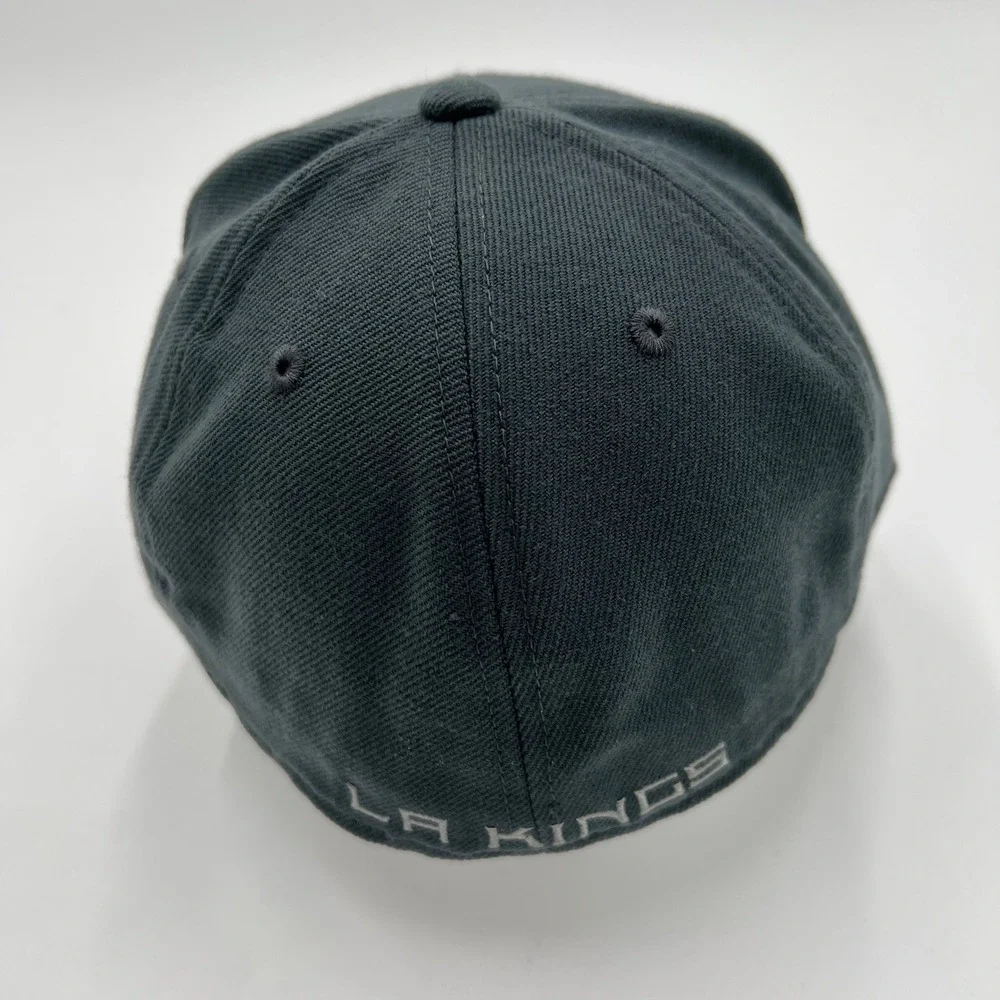 Adidas‎ Los Angeles Kings NHL Fitted Hat Gray Flat Visor Flex Cap Size 7 1/8